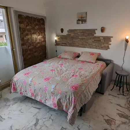 Les Tambourins 19 - 3 Etoiles * Cannes