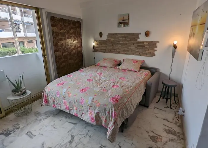 Les Tambourins 19 - 3 Etoiles * Cannes